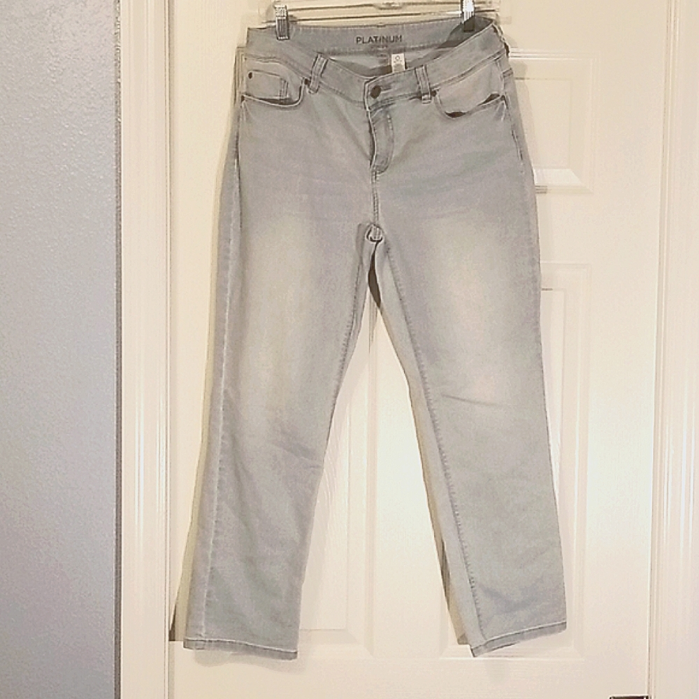 Chicos size 0 is a 4/6 faded denim jeans stretch with tummy control